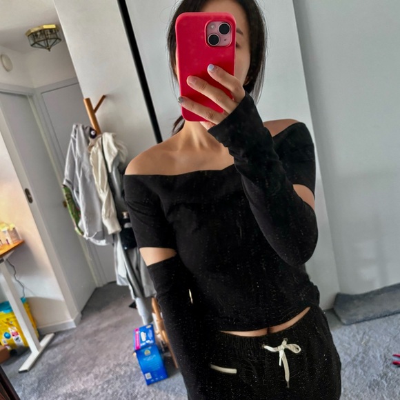 Ariel Off Shoulder Top - Picture 2 of 6